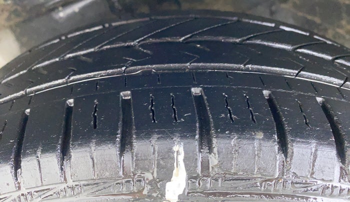 2017 Hyundai Grand i10 MAGNA 1.2 KAPPA VTVT, Petrol, Manual, 17,815 km, Left Front Tyre Tread