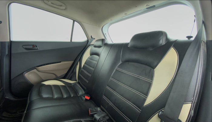 2017 Hyundai Grand i10 MAGNA 1.2 KAPPA VTVT, Petrol, Manual, 17,815 km, Right Side Rear Door Cabin