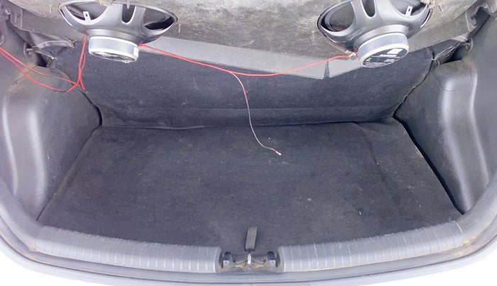 2017 Hyundai Grand i10 MAGNA 1.2 KAPPA VTVT, Petrol, Manual, 17,815 km, Boot Inside