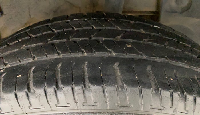 2017 Renault Duster 85 PS RXS MT DIESEL, Diesel, Manual, 82,851 km, Left Rear Tyre Tread