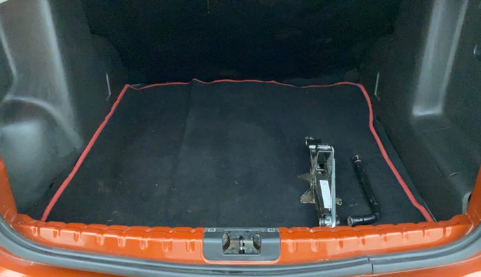 2017 Renault Duster 85 PS RXS MT DIESEL, Diesel, Manual, 82,851 km, Boot Inside