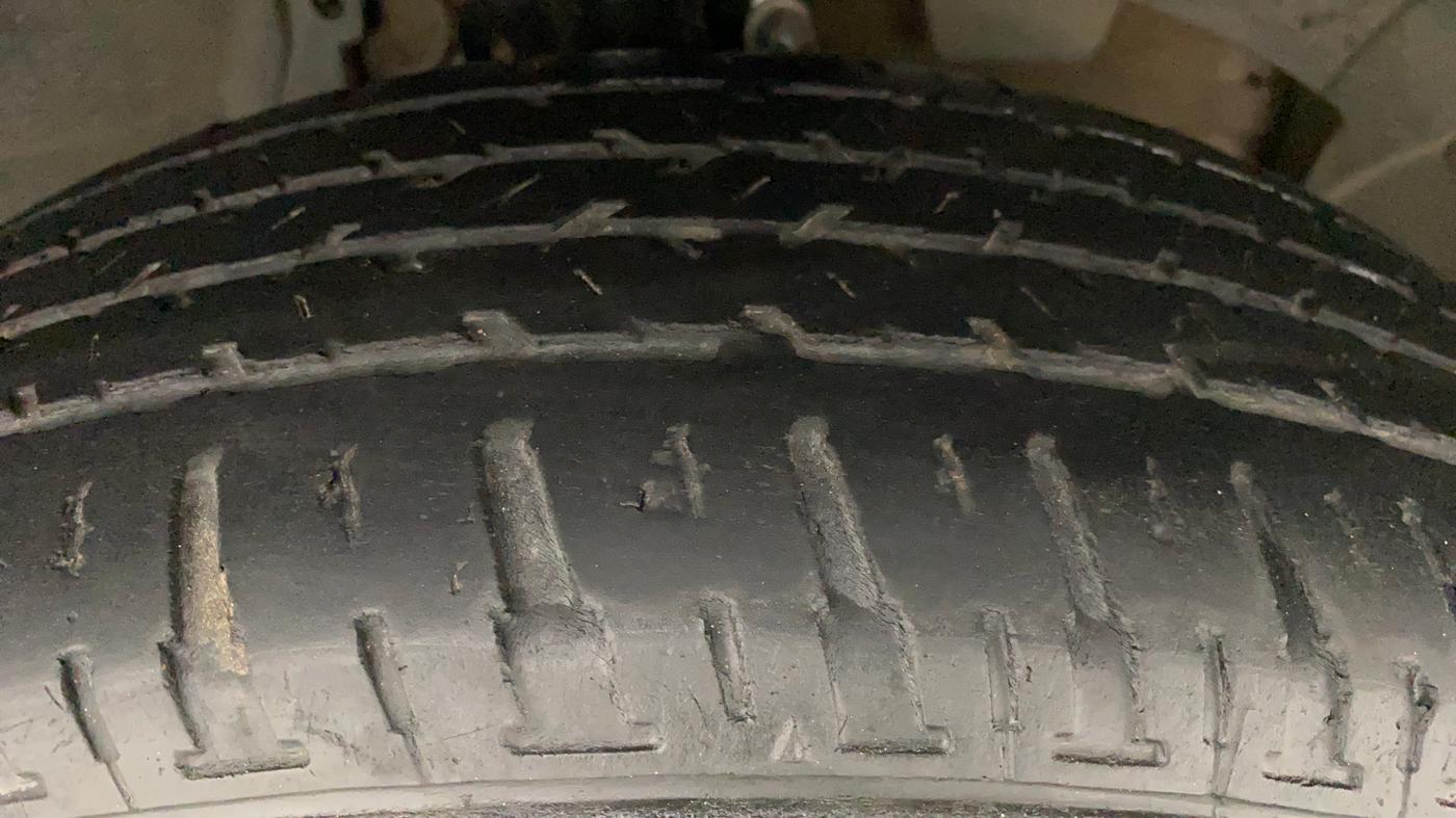2017 Renault Duster 85 PS RXS MT DIESEL, Diesel, Manual, 82,851 km, Right Front Tyre Tread