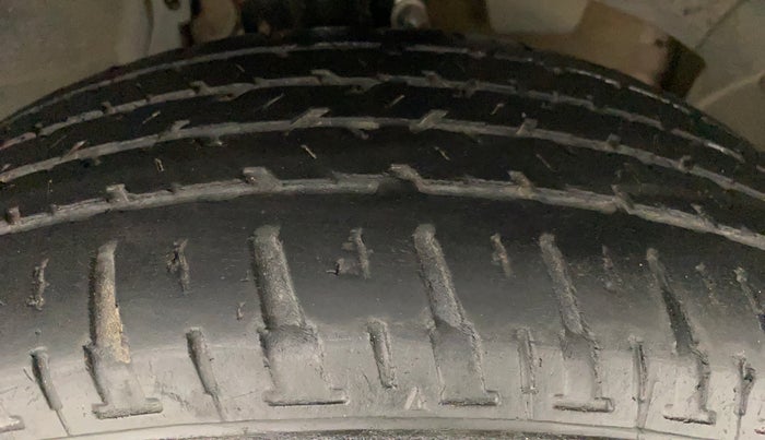 2017 Renault Duster 85 PS RXS MT DIESEL, Diesel, Manual, 82,851 km, Right Front Tyre Tread