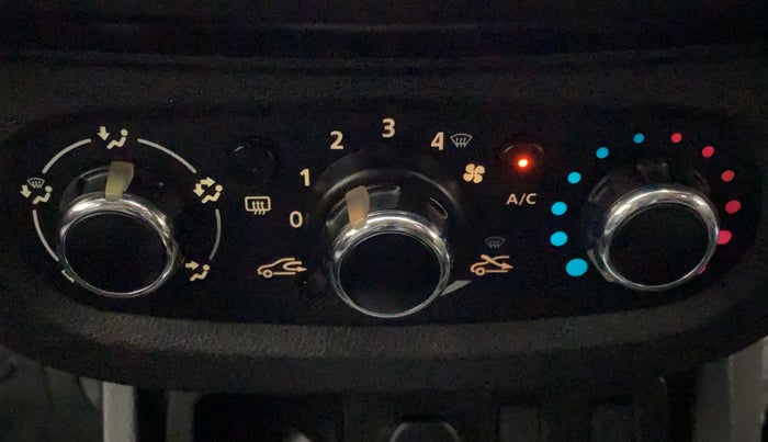 2017 Renault Duster 85 PS RXS MT DIESEL, Diesel, Manual, 82,851 km, AC Unit - Directional switch has minor damage