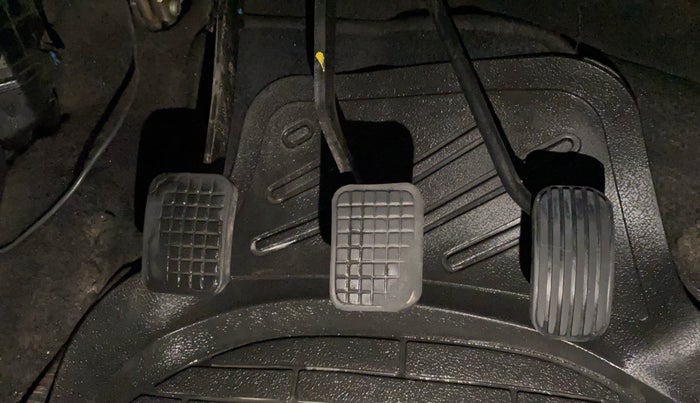 2018 Tata Tiago XZ PETROL, CNG, Manual, 1,11,136 km, Pedals