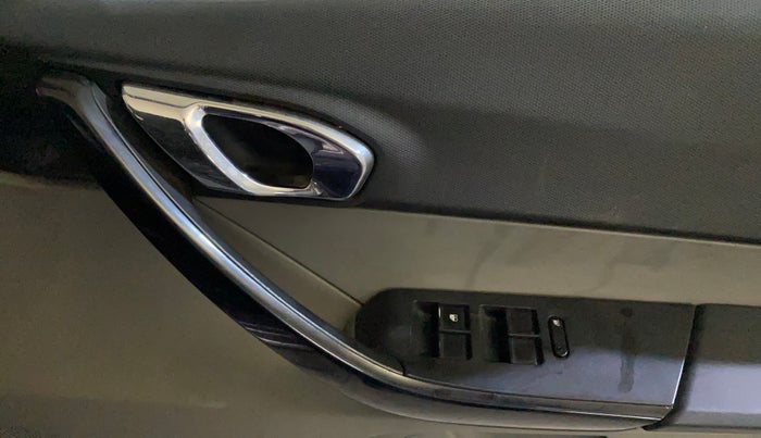 2018 Tata Tiago XZ PETROL, CNG, Manual, 1,11,136 km, Driver Side Door Panels Control