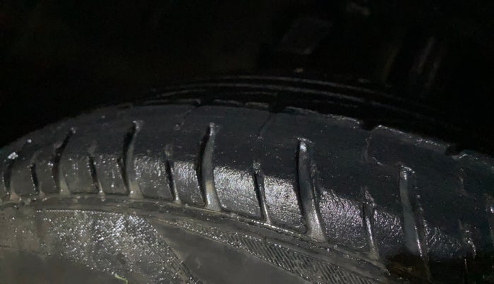 2018 Tata Tiago XZ PETROL, CNG, Manual, 1,11,136 km, Right Front Tyre Tread