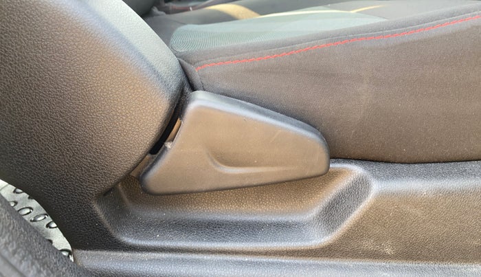 2020 Renault Kwid RXT 0.8, Petrol, Manual, 19,354 km, Driver Side Adjustment Panel