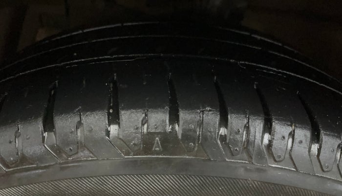 2019 Maruti Ciaz ALPHA 1.5 SHVS PETROL, Petrol, Manual, 68,499 km, Left Front Tyre Tread