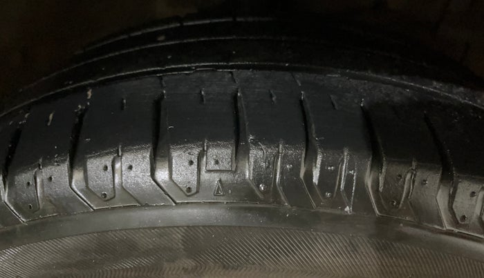 2019 Maruti Ciaz ALPHA 1.5 SHVS PETROL, Petrol, Manual, 68,499 km, Right Front Tyre Tread