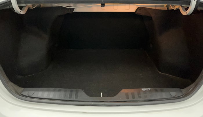 2019 Maruti Ciaz ALPHA 1.5 SHVS PETROL, Petrol, Manual, 68,499 km, Boot Inside