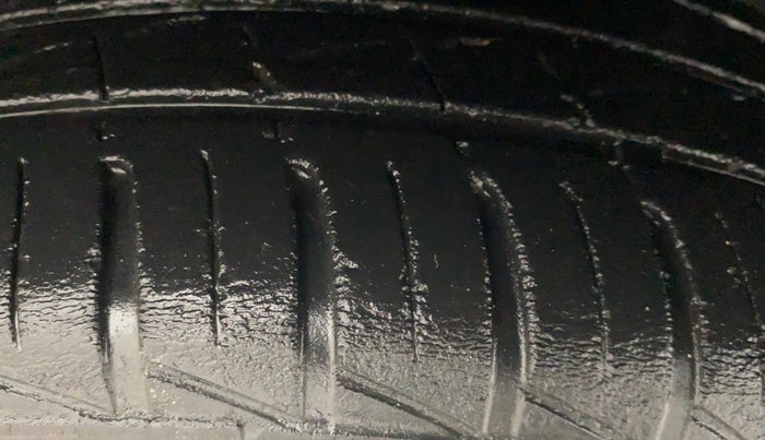 2020 Renault Kwid RXL 1.0 AMT, Petrol, Automatic, 74,760 km, Right Front Tyre Tread