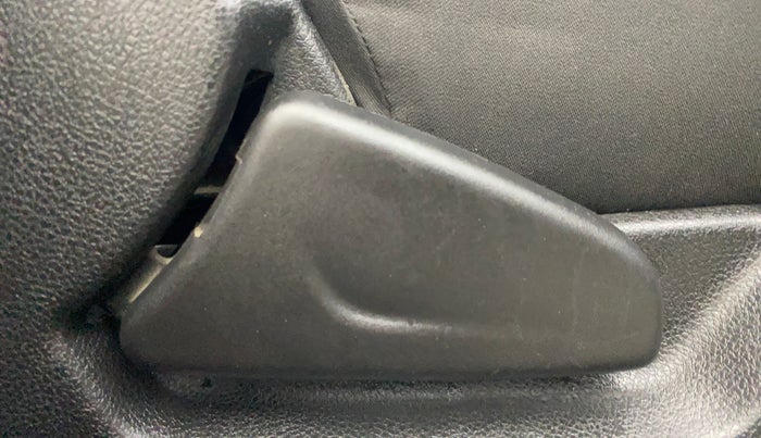 2020 Renault Kwid RXL 1.0 AMT, Petrol, Automatic, 74,760 km, Driver Side Adjustment Panel