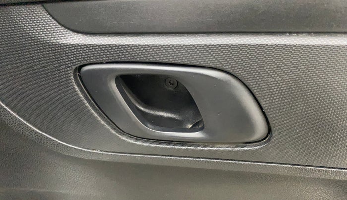 2020 Renault Kwid RXL 1.0 AMT, Petrol, Automatic, 74,760 km, Driver Side Door Panels Control