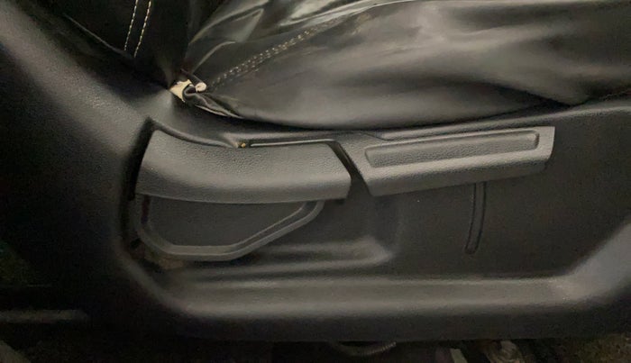 2022 Hyundai VENUE SX 1.0 TURBO IMT, Petrol, Manual, 78,527 km, Driver Side Adjustment Panel