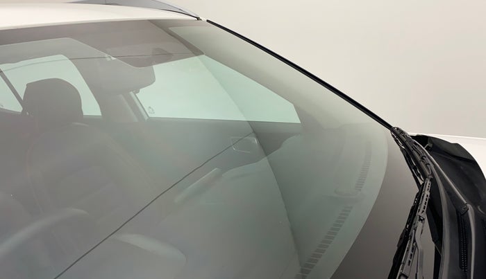 2022 Hyundai VENUE SX 1.0 TURBO IMT, Petrol, Manual, 21,228 km, Front windshield - Minor spot on windshield