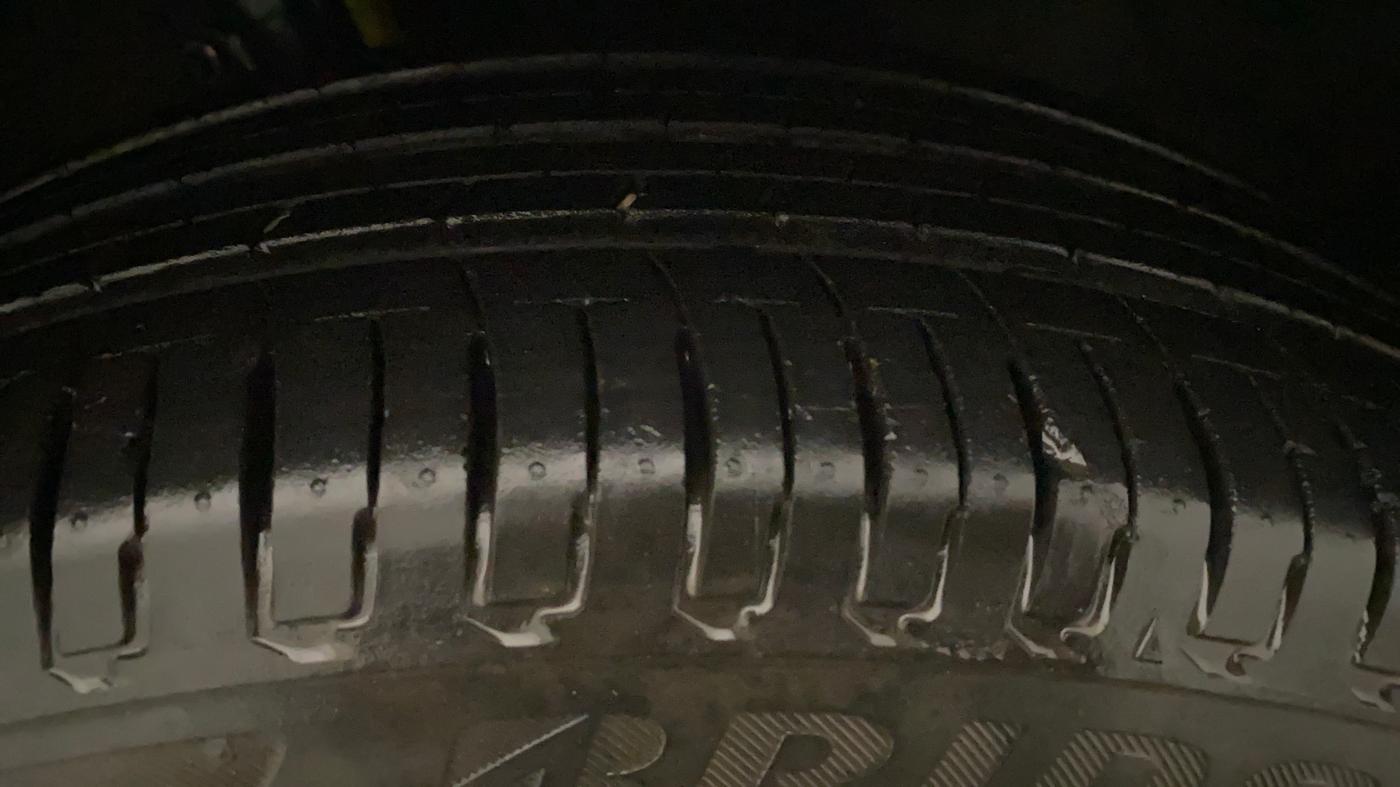 2013 Maruti Ertiga VXI, Petrol, Manual, 61,899 km, Left Front Tyre Tread
