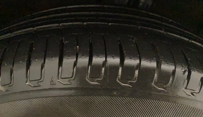 2013 Maruti Ertiga VXI, Petrol, Manual, 61,899 km, Right Rear Tyre Tread