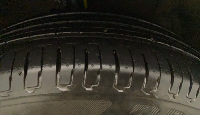 2013 Maruti Ertiga VXI, Petrol, Manual, 61,899 km, Right Front Tyre Tread
