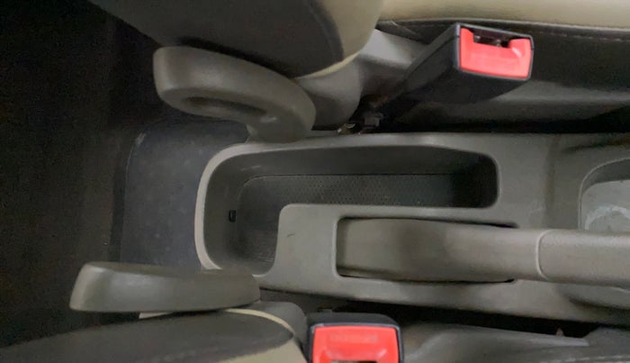 2015 Hyundai i10 SPORTZ 1.1, Petrol, Manual, 31,738 km, Driver Side Adjustment Panel