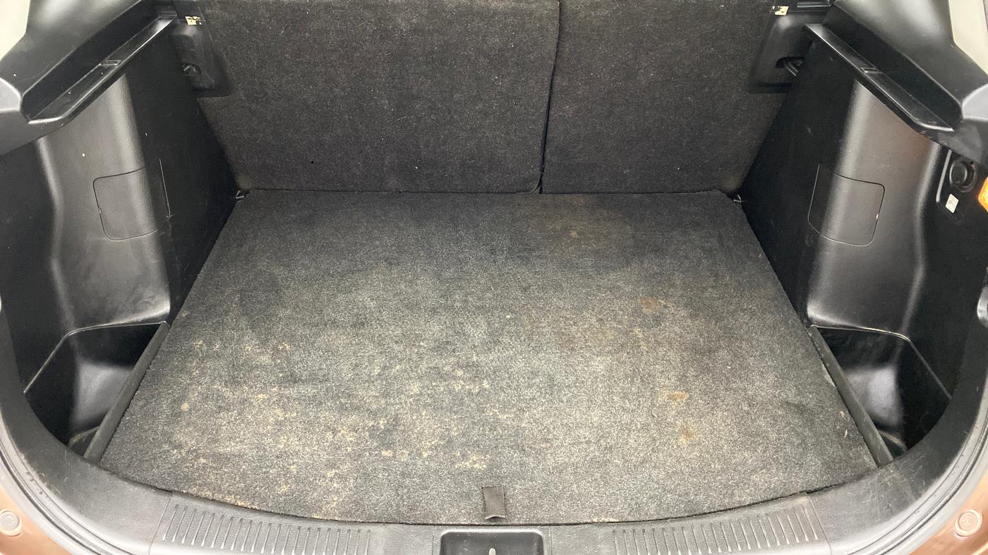2016 Maruti S Cross ZETA 1.3, Diesel, Manual, 81,135 km, Boot Inside