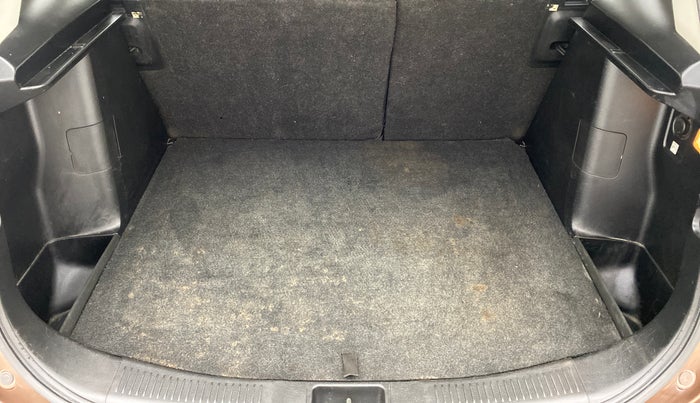 2016 Maruti S Cross ZETA 1.3, Diesel, Manual, 81,135 km, Boot Inside