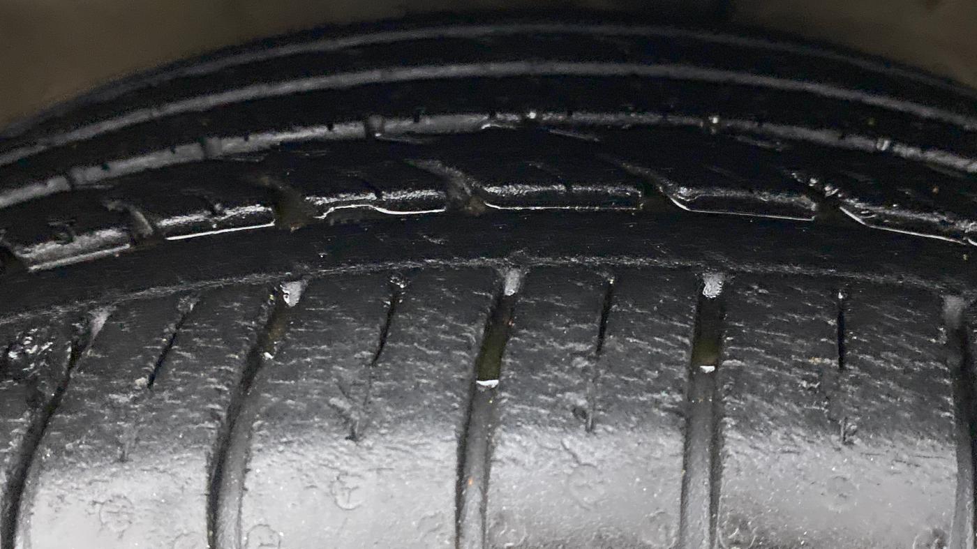 2016 Maruti Ciaz ZXI PLUS, Petrol, Manual, 23,273 km, Right Front Tyre Tread