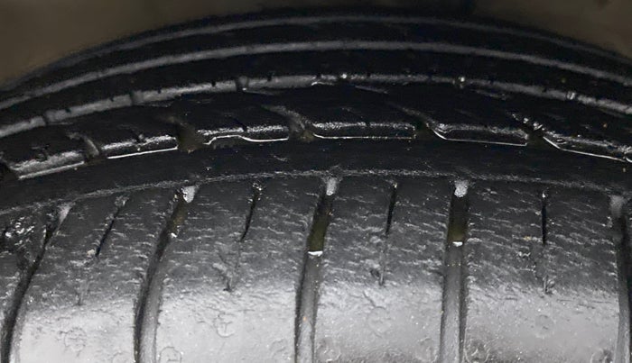 2016 Maruti Ciaz ZXI PLUS, Petrol, Manual, 23,273 km, Right Front Tyre Tread