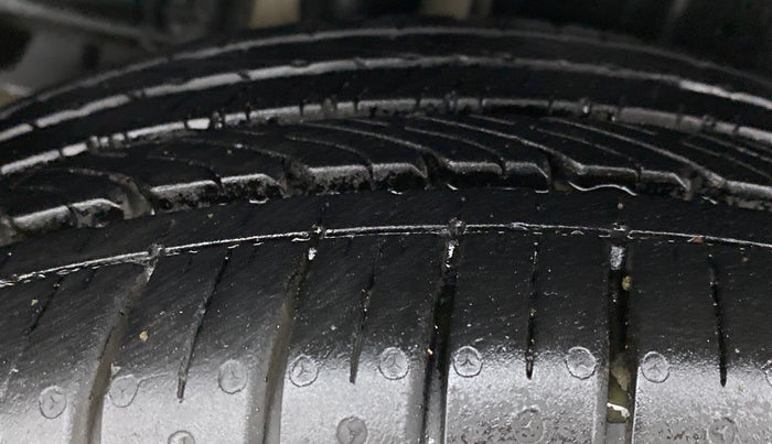 2016 Maruti Ciaz ZXI PLUS, Petrol, Manual, 23,273 km, Right Rear Tyre Tread