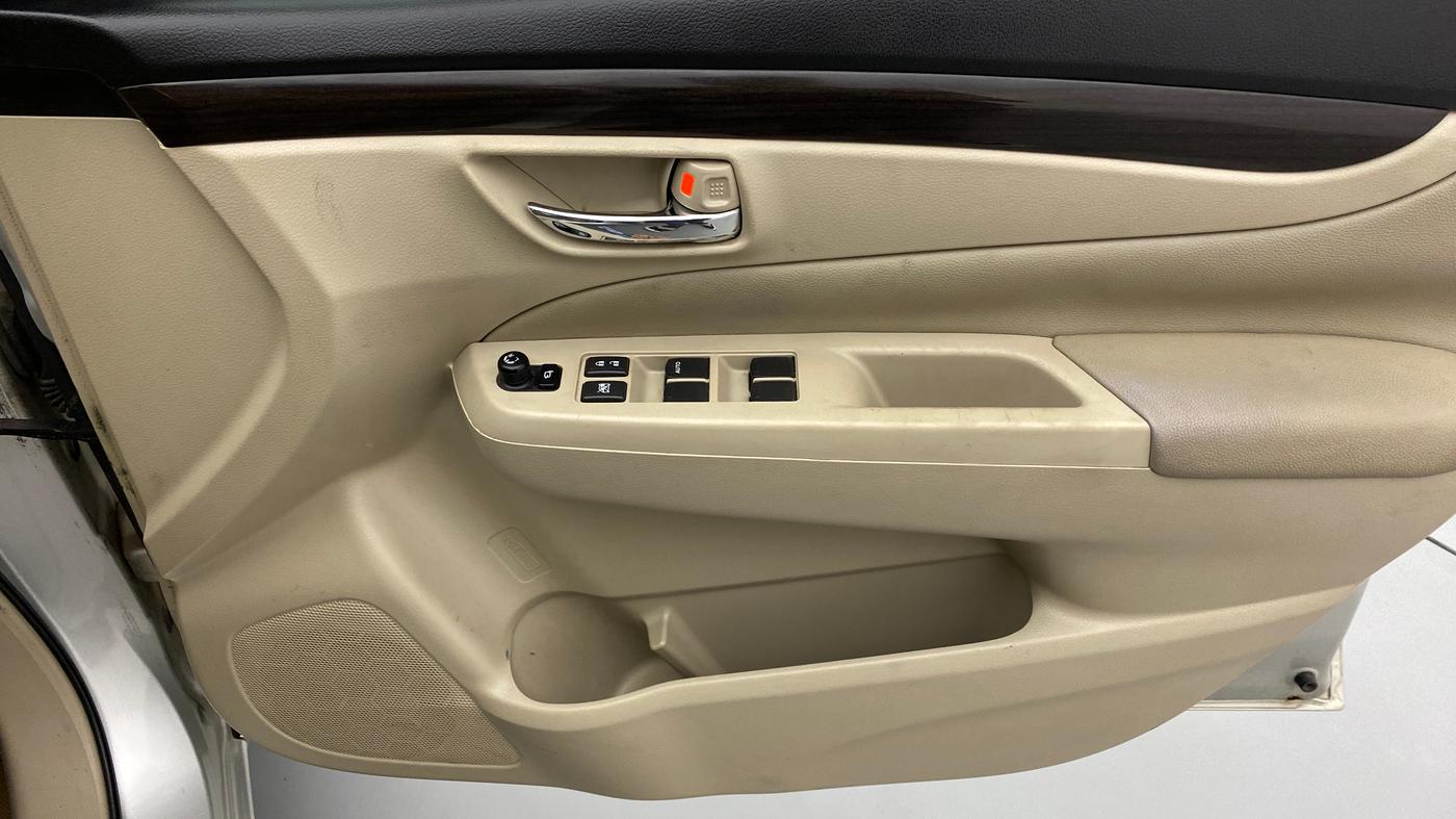 2016 Maruti Ciaz ZXI PLUS, Petrol, Manual, 23,273 km, Driver Side Door Panels Control