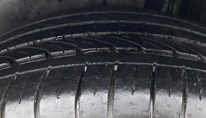 2016 Maruti Ciaz ZXI PLUS, Petrol, Manual, 23,273 km, Left Rear Tyre Tread
