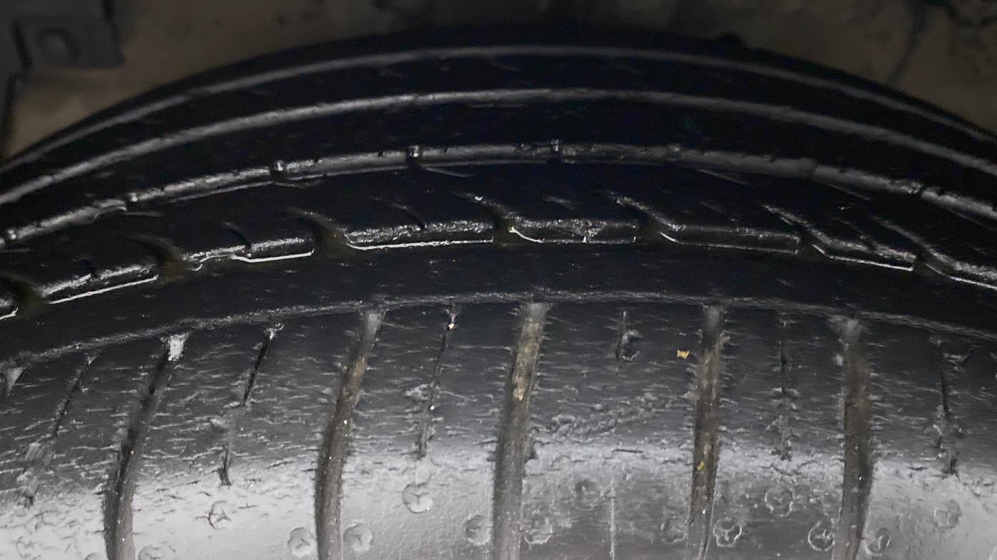 2016 Maruti Ciaz ZXI PLUS, Petrol, Manual, 23,273 km, Left Front Tyre Tread