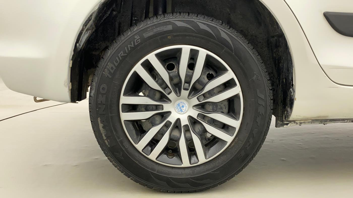 2015 Maruti Swift Dzire VXI, Petrol, Manual, 95,117 km, Right Rear Wheel