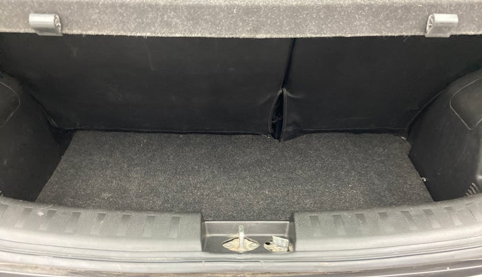 2017 Maruti Swift VXI D, Petrol, Manual, 60,617 km, Boot Inside