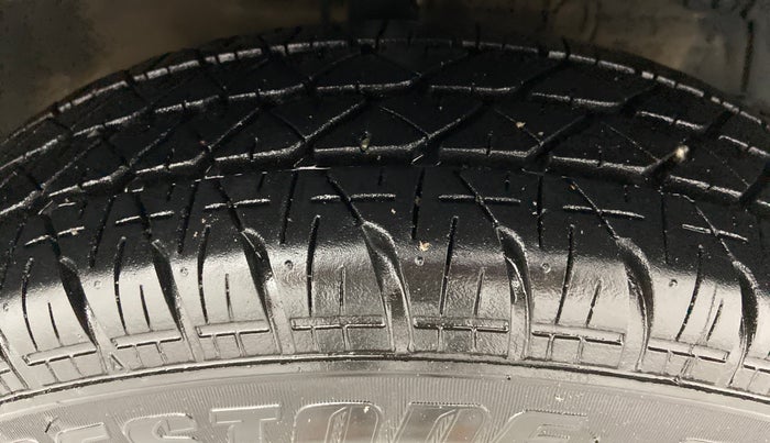 2017 Maruti Swift VXI D, Petrol, Manual, 60,617 km, Right Front Tyre Tread