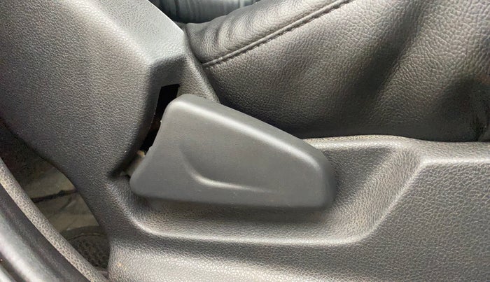 2016 Renault Kwid RXT 0.8, Petrol, Manual, 51,556 km, Driver Side Adjustment Panel