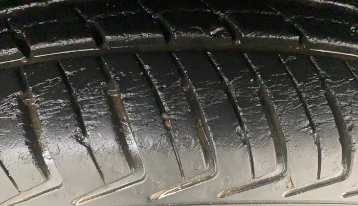 2016 Renault Kwid RXT 0.8, Petrol, Manual, 51,556 km, Left Front Tyre Tread