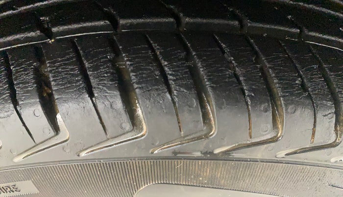 2016 Renault Kwid RXT 0.8, Petrol, Manual, 51,556 km, Right Front Tyre Tread