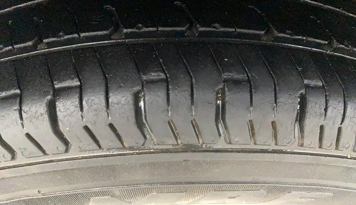 2016 Renault Kwid RXT 0.8, Petrol, Manual, 51,556 km, Right Rear Tyre Tread