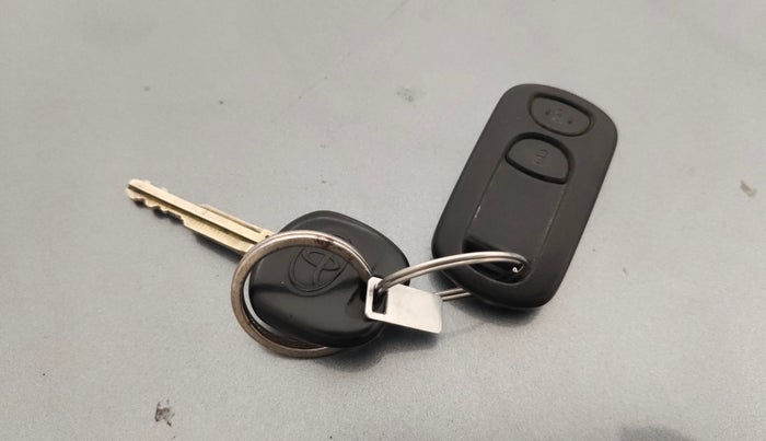 2016 Toyota Etios Liva VX, Petrol, Manual, 72,454 km, Key Close Up