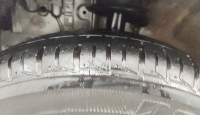 2016 Toyota Etios Liva VX, Petrol, Manual, 72,454 km, Left Front Tyre Tread