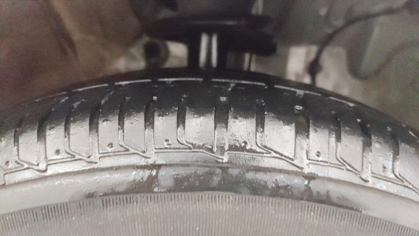 2016 Toyota Etios Liva VX, Petrol, Manual, 72,454 km, Right Front Tyre Tread