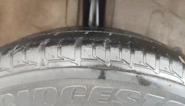 2016 Toyota Etios Liva VX, Petrol, Manual, 72,454 km, Right Rear Tyre Tread