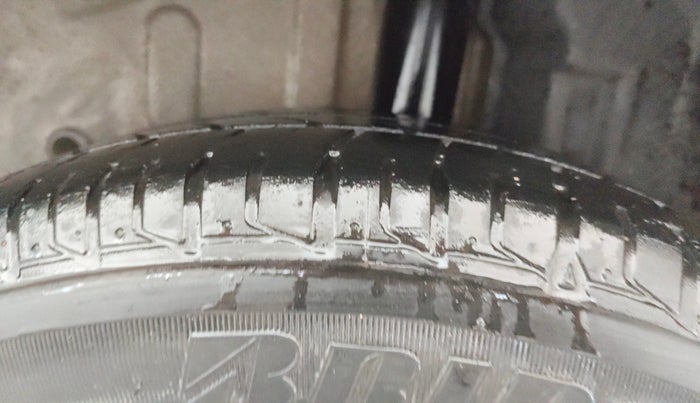 2016 Toyota Etios Liva VX, Petrol, Manual, 72,454 km, Left Rear Tyre Tread