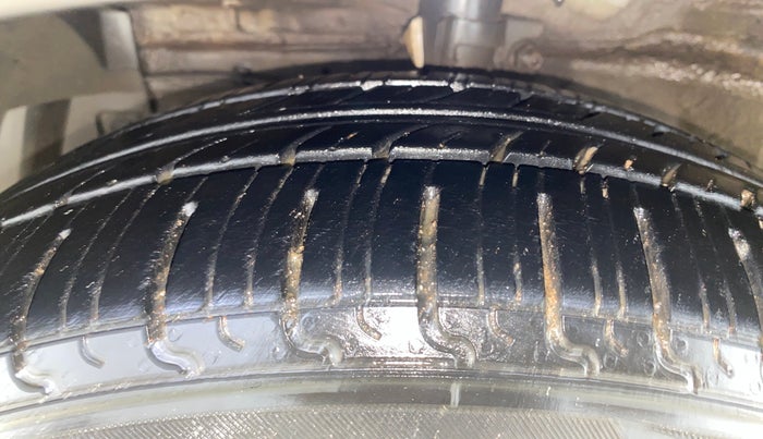 2018 Maruti Ciaz ZETA 1.5 SHVS MT PETROL, Petrol, Manual, 36,367 km, Left Front Tyre Tread