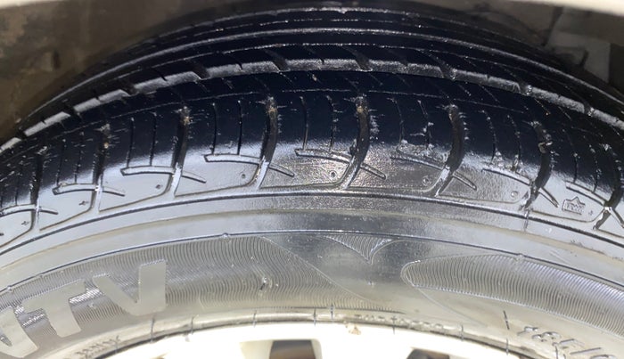 2018 Maruti Ciaz ZETA 1.5 SHVS MT PETROL, Petrol, Manual, 36,367 km, Right Front Tyre Tread