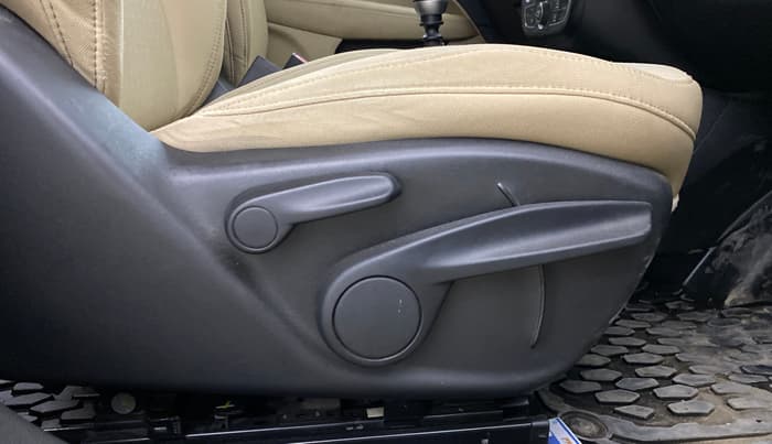 2018 Jeep Compass LONGITUDE (O) 2.0 DIESEL, Diesel, Manual, 50,743 km, Driver Side Adjustment Panel