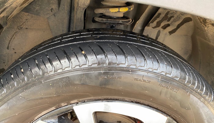 2022 Nissan MAGNITE XV RED EDITION, Petrol, Manual, 15,243 km, Right Front Tyre Tread