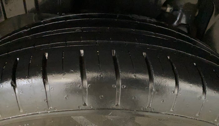 2023 Mahindra XUV300 W6 1.2 PETROL, Petrol, Manual, 33,516 km, Right Rear Tyre Tread