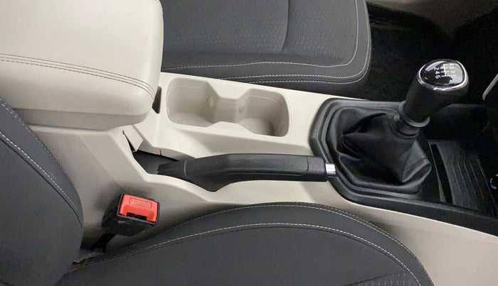 2023 Mahindra XUV300 W6 1.2 PETROL, Petrol, Manual, 33,516 km, Gear Lever